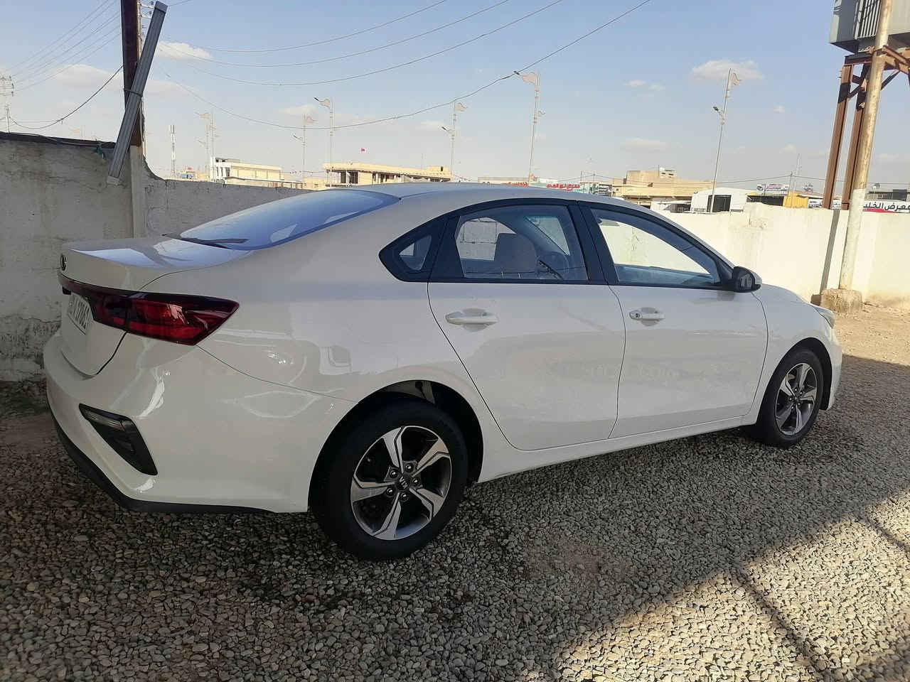 السلام عليكم سيراتو للبيع موديل 20 رقم السليمانيه تريد تحويل الوكاله   سياره كفاله عامه عدا بارد بسيط ماشيه 93 السياره جاهزه من كلشي داخل لوني الويل كيب محرك  1600 الشراي يتصل مكان السياره واسط الصويره ***********
