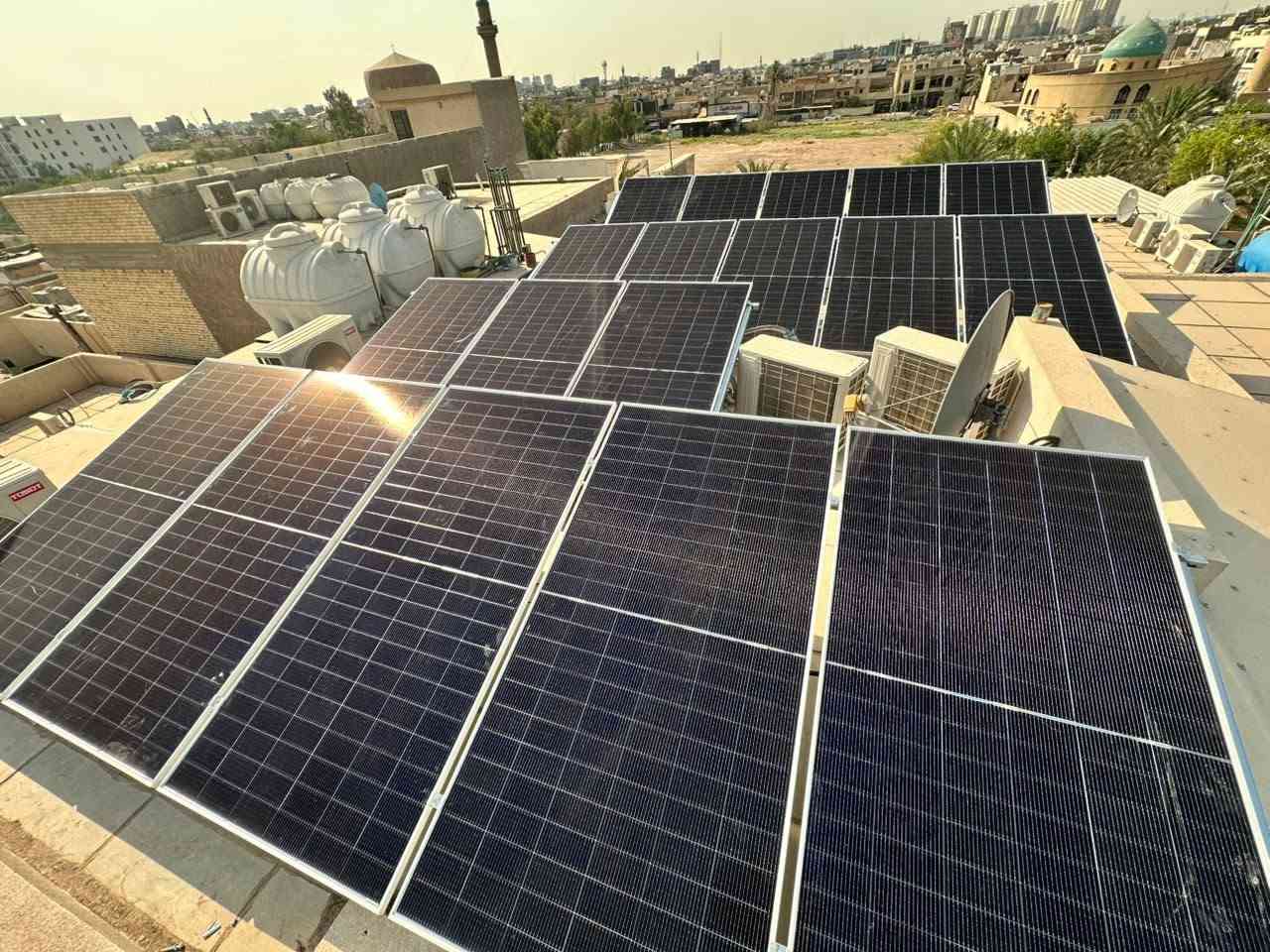 اليوم الأربعاء الموافق 10/06/2026
تم بعون الله إكمال نصب  وتشغيل ثلاث منظومات  للطاقة الشمسية . 
* المنظومة الأولى: في #محافظة #بغداد 
تجهز 36 أمبير نهارا  30 أمبير ليلا وتتكون المنظومة من:-
1-ألواح شمسية عدد 18 قدرة اللوح الواحد 620 واط
2- بطارية نوع ليثيوم عدد 2 قدرة البطارية 15 كيلو واط
3- أنفيرتر قدرته 12 كيلو واط
4- بورد خاص بالمنظومة متكامل الحماية
5- هيكل حديد مغلون مقاوم للصدا

* المنظومة الثانية. في #قضاء #خانقين 

تجهز 24 أمبير نهارا  18 أمبير ليلا وتتكون المنظومة من:-
1-ألواح شمسية عدد 12 قدرة اللوح الواحد 620 واط
2- بطارية نوع ليثيوم قدرتها 17.5 كيلو واط
3- أنفيرتر قدرته 8 كيلو واط
4- بورد خاص بالمنظومة متكامل الحماية
5- هيكل حديد مغلون مقاوم للصدا

*المنظومة الثالثة. في #قضاء #خانقين 
تجهز 6 امبير نهار و 6 ليلي وتتكون المنظومة من . 

1-ألواح شمسية عدد 3 قدرة اللوح الواحد 640 واط
2- بطارية نوع ليثيوم قدرتها 5 كيلو واط
3- أنفيرتر  قدرته 6 كيلو واط
4- بورد خاص بالمنظومة متكامل الحماية
5- هيكل حديد مغلون مقاوم للصدا

#ملاحظه: لانعمل ببطاريات التجميع الرديئة. 

بإدارة عمر ياسين 
وحسن سالم
للأستفسار أكثر الأتصال او مراسلة الأرقام  التالية
***********
***********
