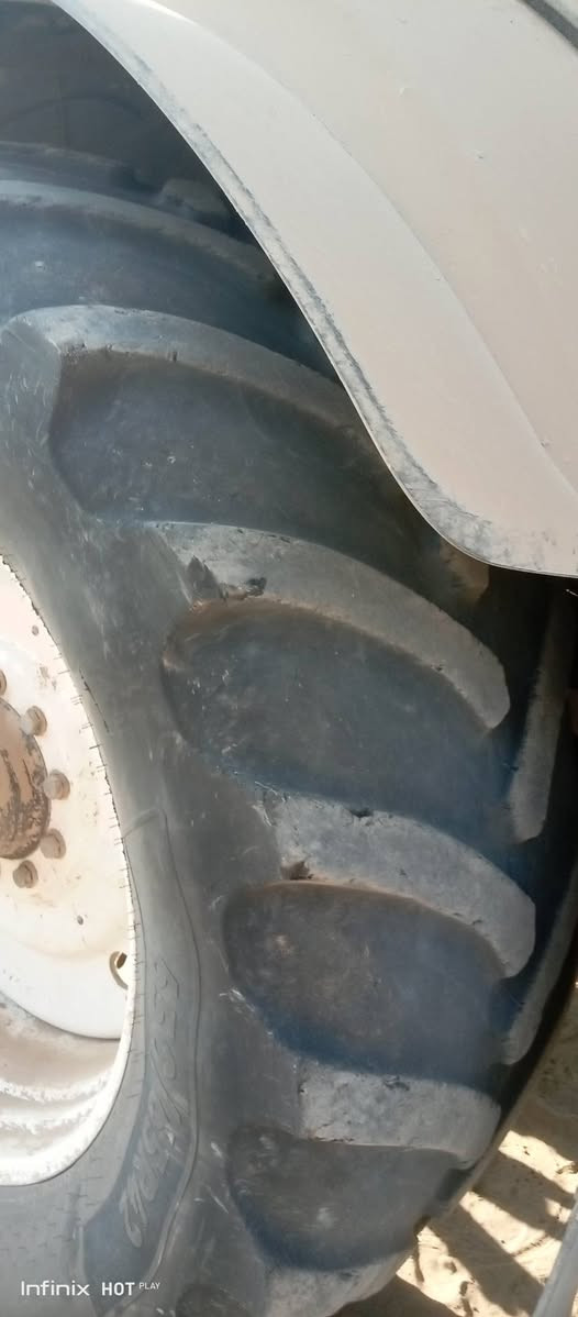 للبيع تاير نيهولند  للستفسار ***********/***********
