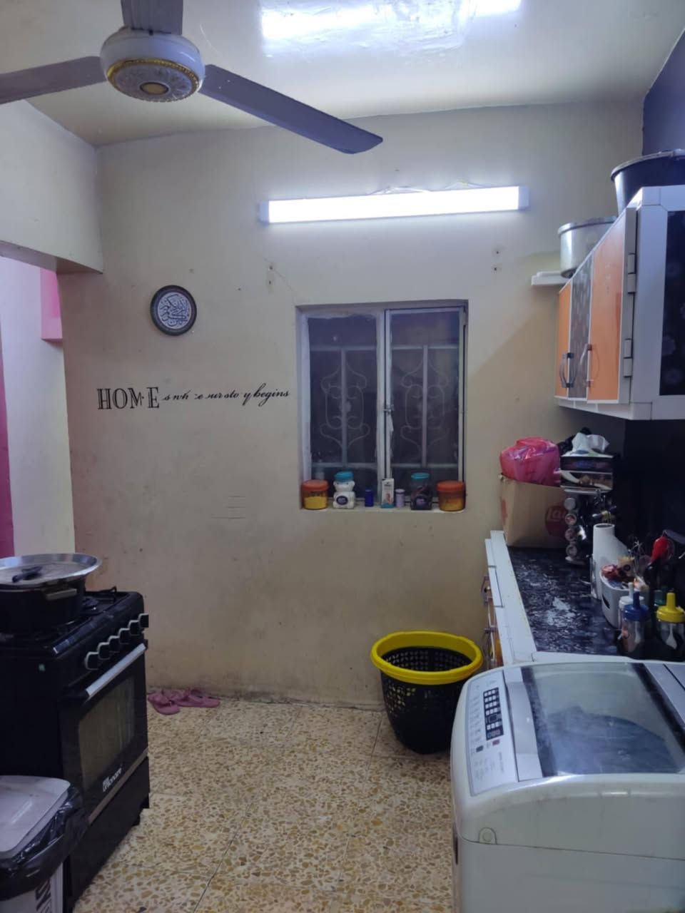 بيت للبيع 94 متر قطع بشرطه الرابعه طابو صرف قرب الشارع العام وقرب السوق 3 غرف نوم وصاله كبيره ومطبخين فوك وجوه وسطحين وطرمه صغيره شكو جوه فوك يصلح استثمار سعر 140 وبيه مجال للشراي ***********مع صاحب الدار بدون دلال قرب مولده حبش خط ذهبي 5امبير مجانا للبيت معروض بسعر كاع بس صالح للسكن
