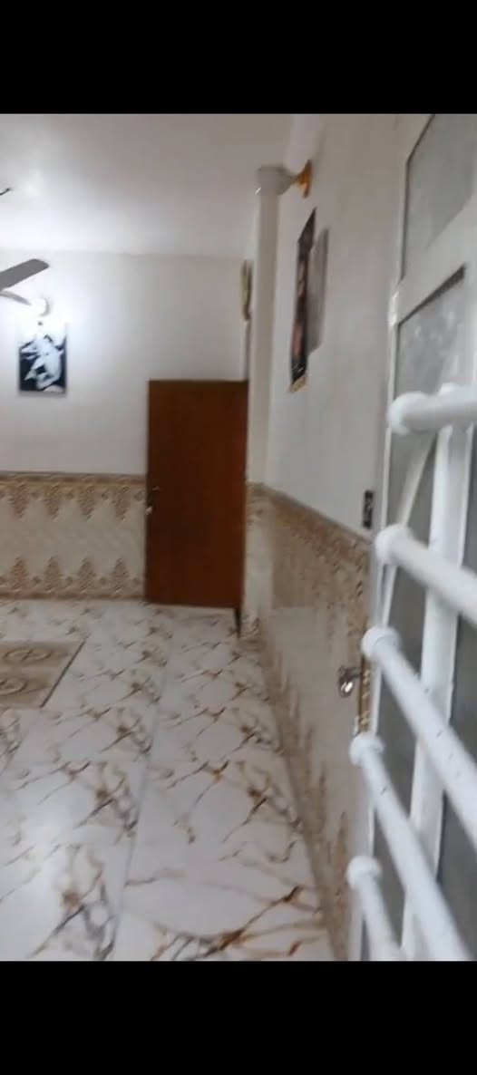 بيت للبيع طابو زراعي إقرار محكمه مشمول بالتطويب (( عالتبلط مباشره )) 
مساحته مئه متر + هيكل بصفه مئه متر سعر البيت (( ٤٢ )) مليون بي مجال والهيكل فقط غرفه سعره (( ٢٠ )) مليون بي مجال // البيت موقعه كوفه طريق متنزه جنات الكوفه وتطلع كبل // البيت بناء طابوق بناء، درجه أولى صب الأساس والسقف صب  كونكريت يتكون من غرفه واستقبال وصاله وصحيات ومطبخ السطح مطبك وكامل ((مكلف بالنشر)) للاستفسار الاتصال على الرقم (( ***********  ))   صاحب الدار النجف, العراق
