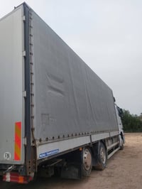 جادر مسرح • شاحنة