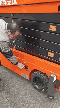 تتوفر جميع رافعات الأشخاص وكافه الارتفاعات كهربائيه وشحن بيع واجار *********** العنوان بغداد باب الشيخ كراج الحرباوي محلات النور ٠ابو عدنان
