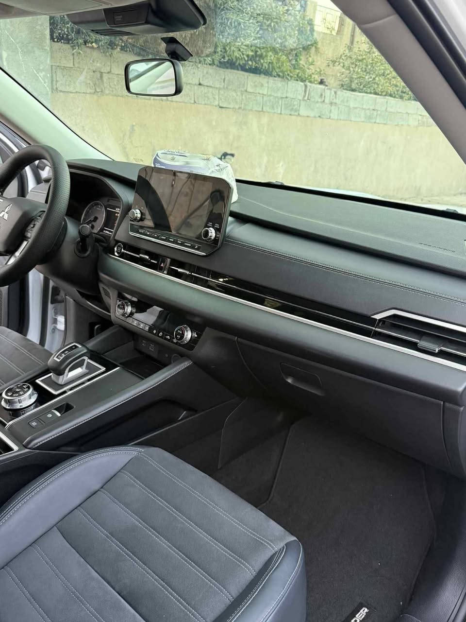 السلام عليكم
اوتلندر 2024

فول مواصفات عدى الفتحه 

ماشيه 20 الف 
سياره جديده مابيها اي نقص احلى من الصور 

حادثها فقط الصندوق بدون اي دواخل 

رقم بغداد 
السعر 230, بيها مجال 

***********
