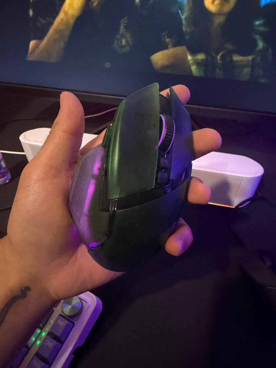 للبيع
Razer basilisk v3 pro 
Phantom green edition
150 الف قفل 
بغداد 
***********
