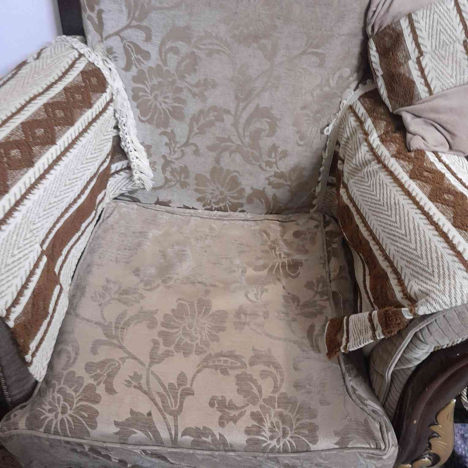 سلام عليكم بيع مستعجل تخم والبردات السعر 500 العنوان بغداد الاتصال ***********
