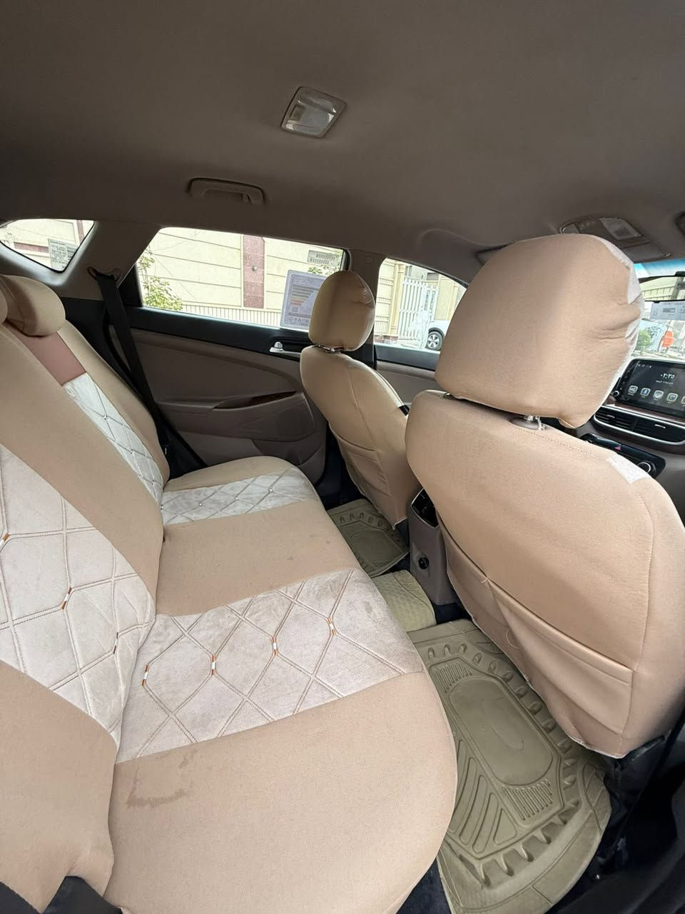 السلام عليكم
توسان 2020
خليجي 
ماشيه 70الف حقيقي 
فول موصفات عدا البنراما 
محرك2000 
بصمه 
كشنات كهرباء سايق وصدر 
حساس امامي خلفي 
شاشه 
كامره اماميه خلفيه 
شاحن واير ليس
مود درايف 
بكلايت لد 
لد نهاري 
تبريد خلفي
نضام ترحيب وأناره خارجيه
 ويل19 

السياره مكفوله كفاله عامه من كلشي 

رقم بغداد تحويل مباشر 
السعر 210وبيه وجال 
مكان السياره الانبار الفلوجه
 للاتصال ***********
