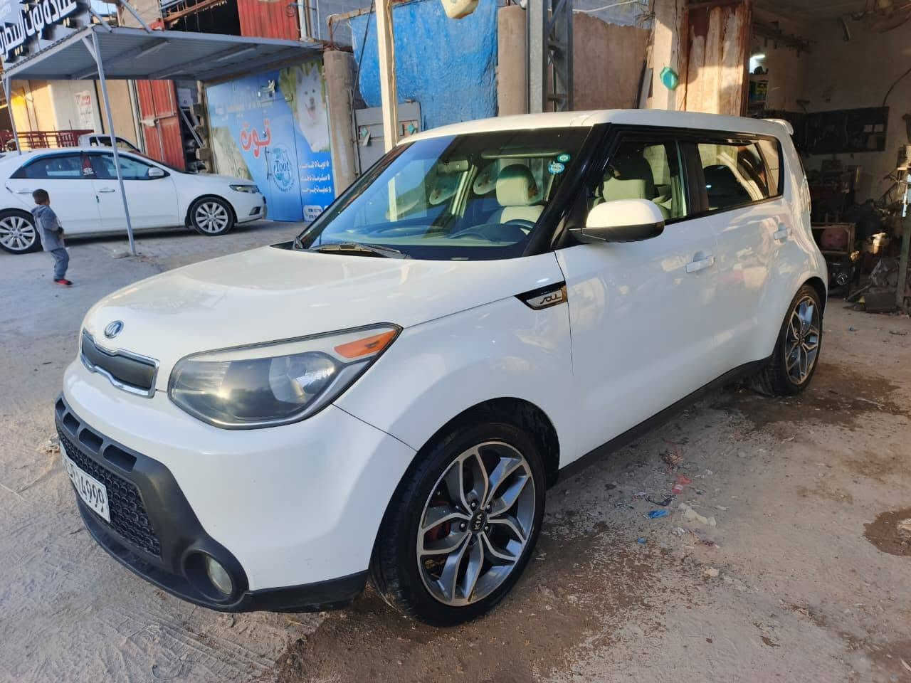 كيا صول موديل 16
سياره محركه 1600
سياره وارد كلين بدون ضربه (مابيه حادث مكفوله) صور امريكا بالمنشور
مكان السياره كربلاء 
جاهزه السياره من كلشي ما تصرف عليه اي ربع 
السعر 115 وبيه مجال حك الجيه  
للاستفسار*********** بي واتساب (اخوان الي مايعجبه السعر هل يعبر المشنور)
