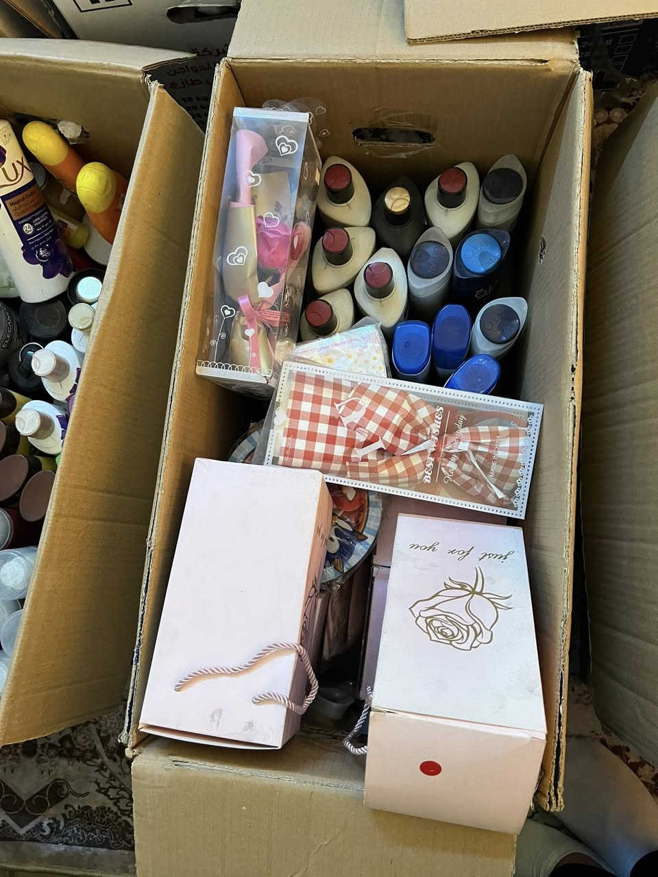 سلام عليكم تصفية بضاعة هدايا كوزمتك قرطاسية غراض خير من الله يترسلك محل صورتلكم قسم وبعد  اكو قسم ثاني بكدهن رايدهم شلعة سعر قفل ١ ونص مكان بلديات رقم ***********
