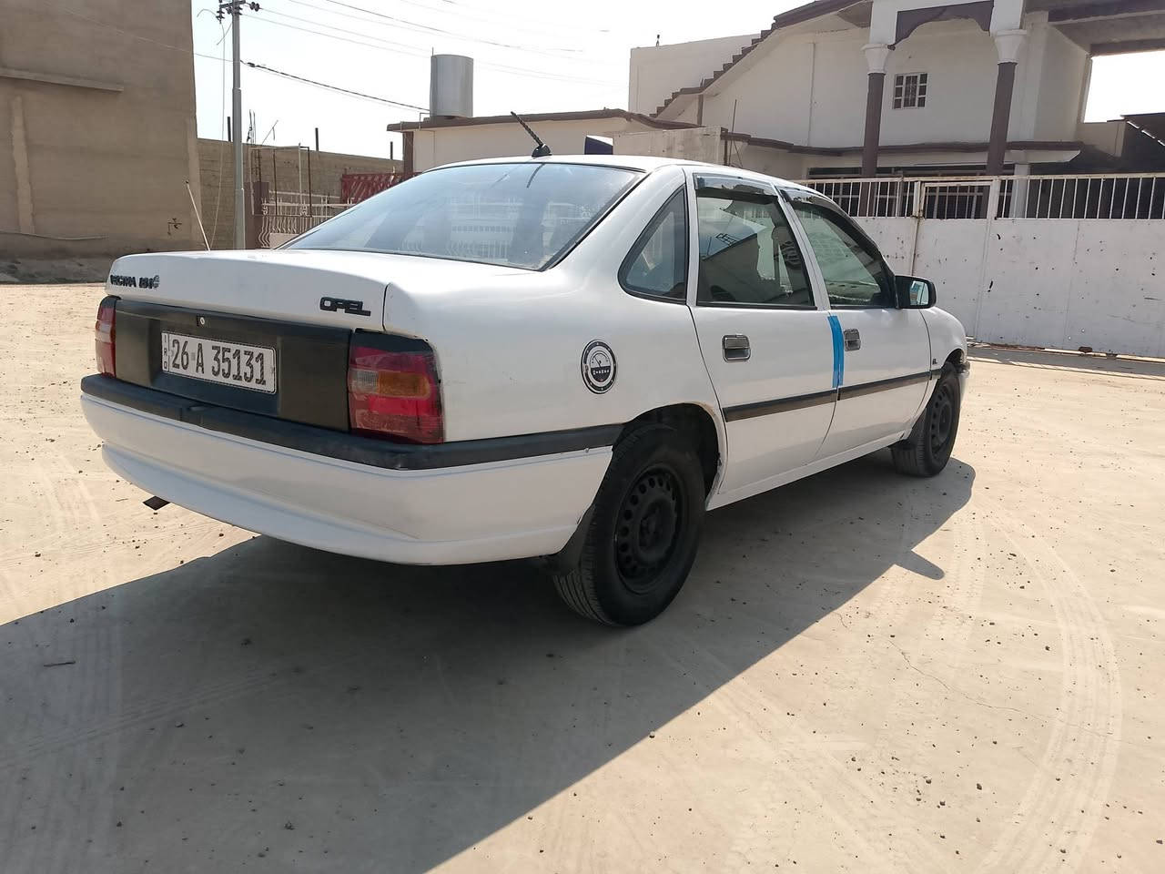 السلام عليكم للبيع اوبل فكتره حجم ١٨ لون ابيظ رقم صلاح الدين دولي سنويه لل٣٠  شرط التحويل دفتر بانزين كير محرك صدر تايرات كلو انطي بشرط السعر ٤٠ وبيها مجال قليل مكاني الحويجه داخل ***********
