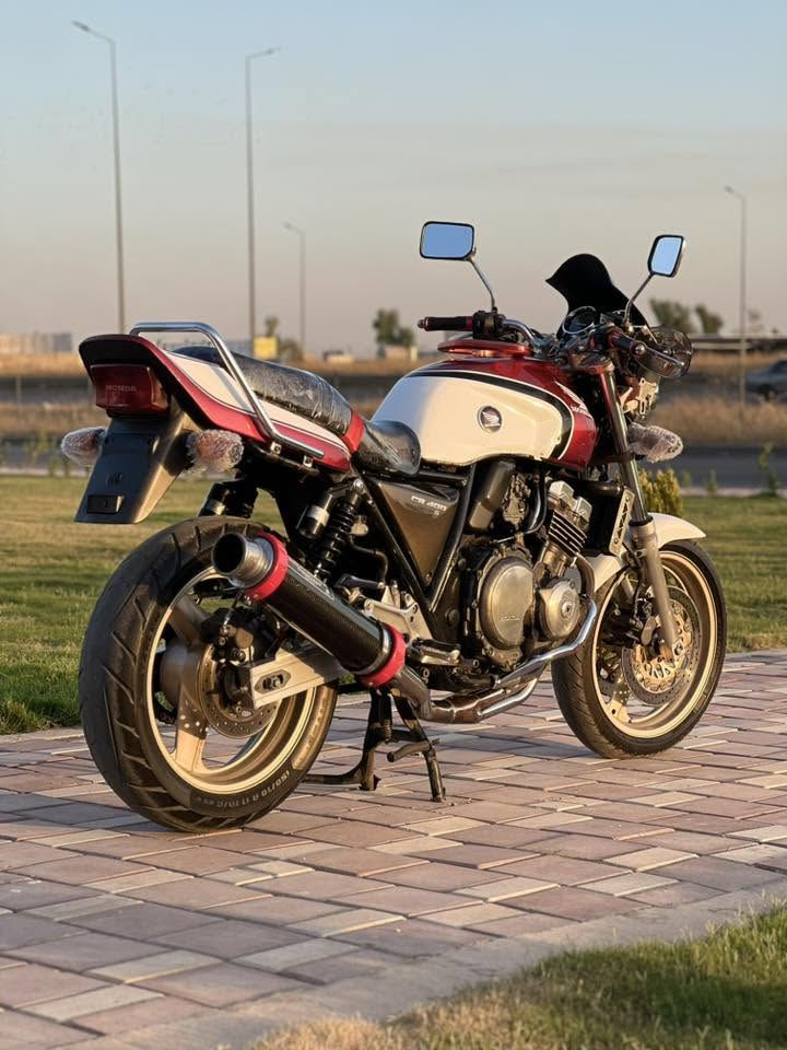 Cb400 مۆدێل 1998
مەکینە کەپسە بێ سبووغە مانتۆرەکە بەس ماشاءاللە دەوێ لە جوانی و قوەت شوێن هەولێر


**إذا كنت صاحب هذا الإعلان وتريد حذفه لأي سبب، رجاءا أرسل رسالة إلى الدعم الفني**