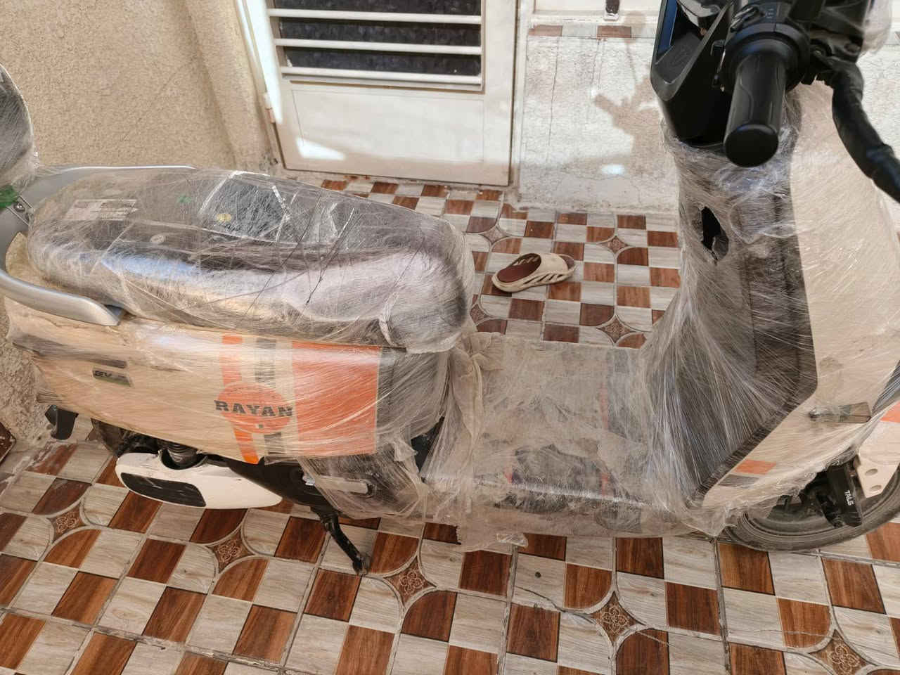 دراجه تالج ريان ام عيون نظافه فول كلش محافظين عليها مثل ما بالصوره 6 بطاريات ملف ١٢٠٠ w دراجه غنيه عن التعريف السعر 700 وبيها مجال للاستفسار ‏‪***********‬‏
