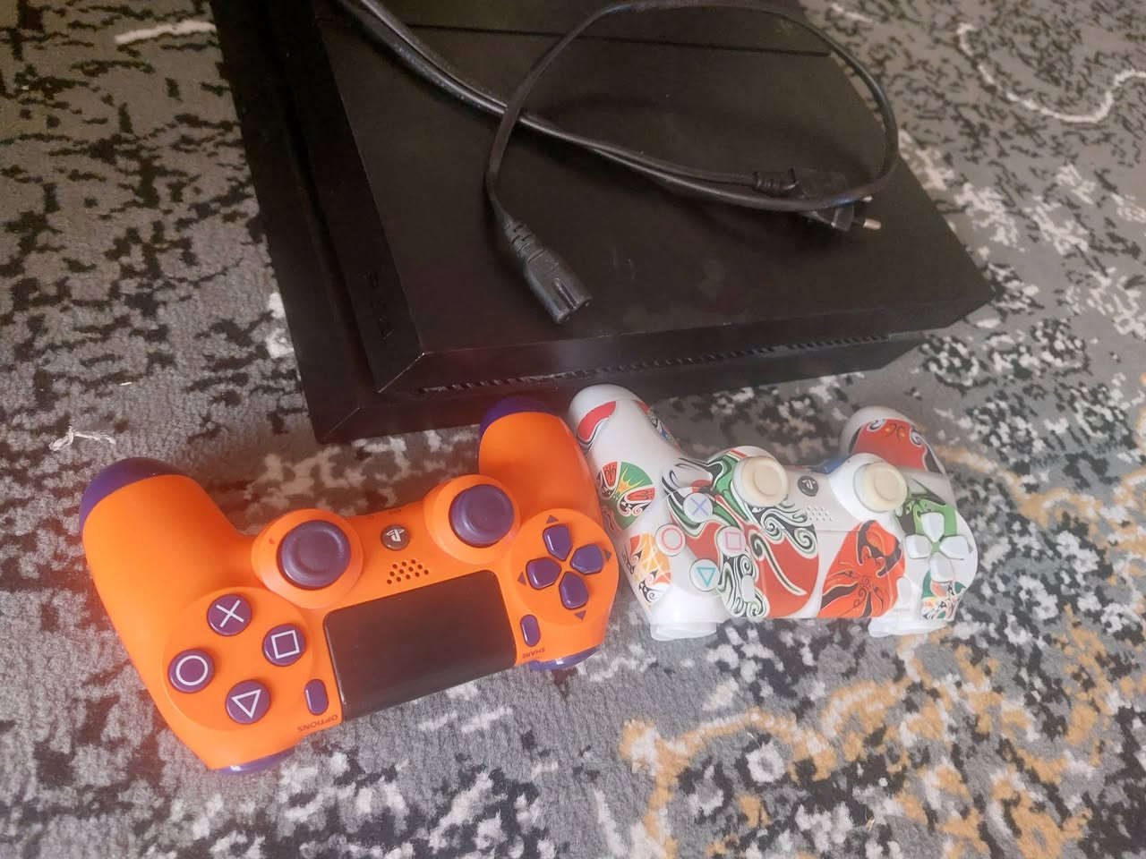 بلي فور فات فول نضافة مع يدات اثنين مع قرص GTA
السعر 240وبي مجال للاستفسار اتصل ***********
