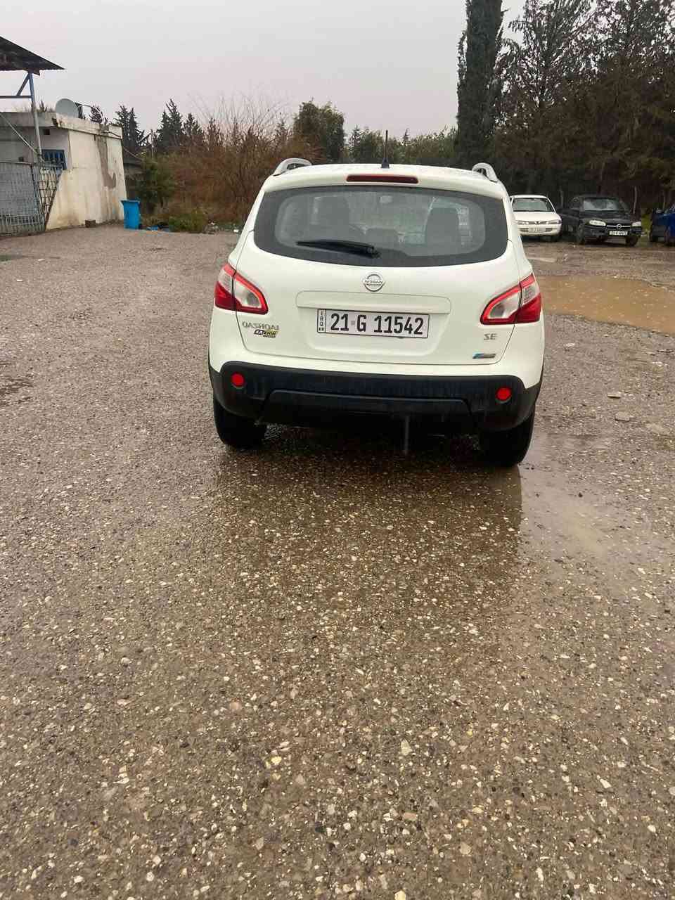 نيسان قاشقا ٢٠١٣ بى بوياخ بى سارد دو چالى هه يه بى ته رزه گيرو مه كينه ى به شه رت سه نه وى  و ره قه م نازه  موصفات تول و تريشه و و پينج ويل گه په سه ياره كه بى مه سره فه زور نازه يه نرخ ١٣٨ وه ره قه و معامه له له سليمانيم ژم *********** شربازهير, السليمانية
