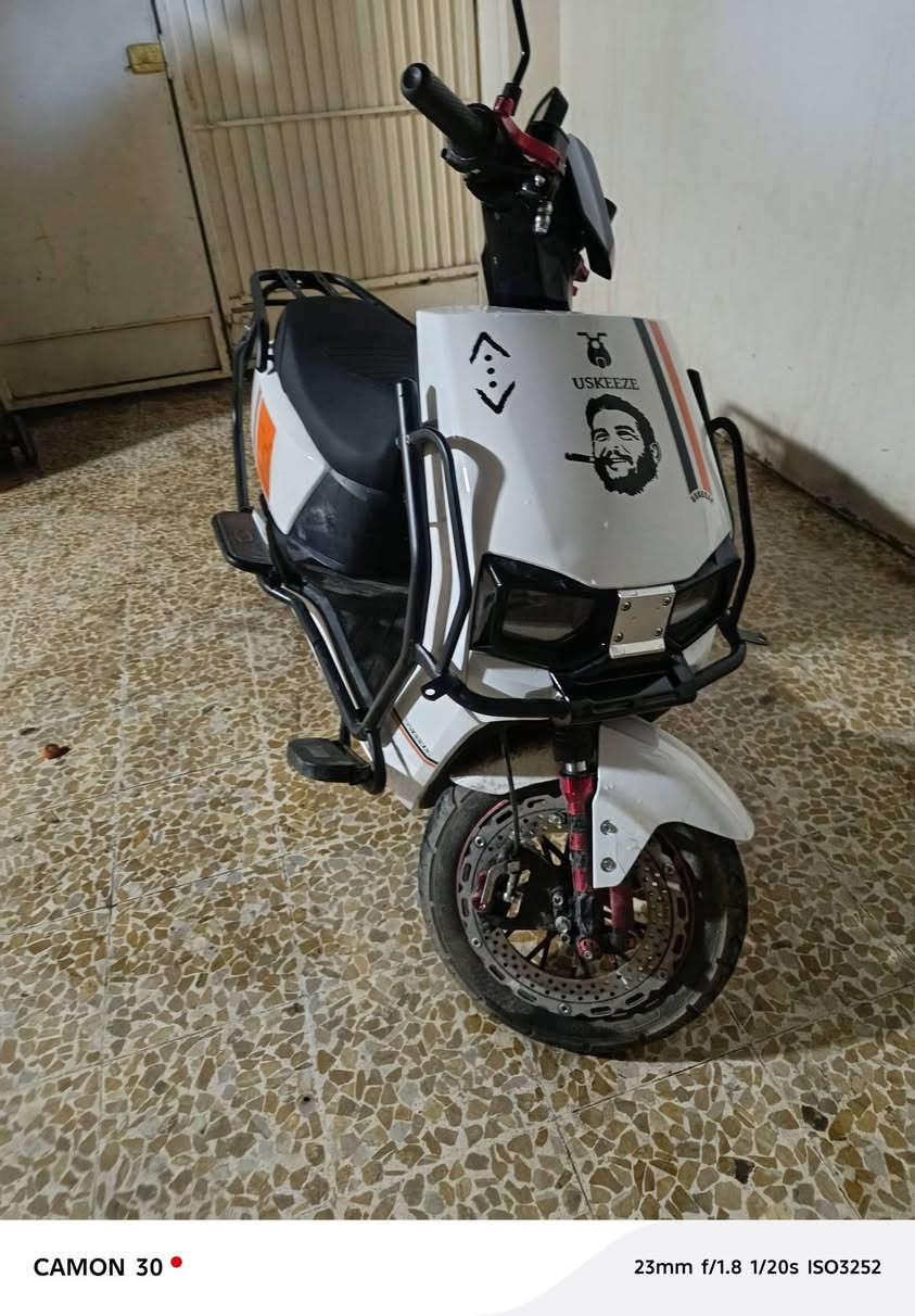 ماطور للبيع 6باتريات دبل
شغال كامل مابي اي مشكلة بس الفيشه مال اشره اليمين مامشكله
كرت2 تشغيل  وسويج 2
نضامR
سماعه بلوتوث
بريكات دهن
4نمر
استخدام كلش قليل 
وبي فطر بل درع واضح بل صوره والجاملغ الكدام فقط
المكان حي الكرامه
بيع ويرهم مراوس تنطي فرق 
سعر800بي مجال 
شراي اتصل ***********
***********
