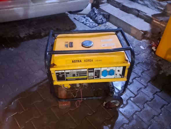 سلام عليكم مولد بانزين 21انبير مستخدمة 15يوم فقط طلعتهة من شركة شغلتهة 15يوم ونوب ضميتهة ماناقصهة اي شي بجيس بعدهي عنواني البصرة القديمة رقمي***********ماخذهة ب800الف ابيع ب500وبيهة مجال لعيونكم
