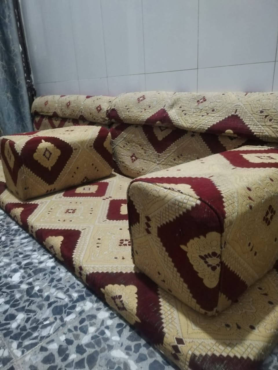 جلسه عربيه ٧ دواشك ١٤ متر سعرها ١٦٥ مكانها نجف حي ميسان مقابيل العسكري *********** بيه وتساب النجف, العراق
