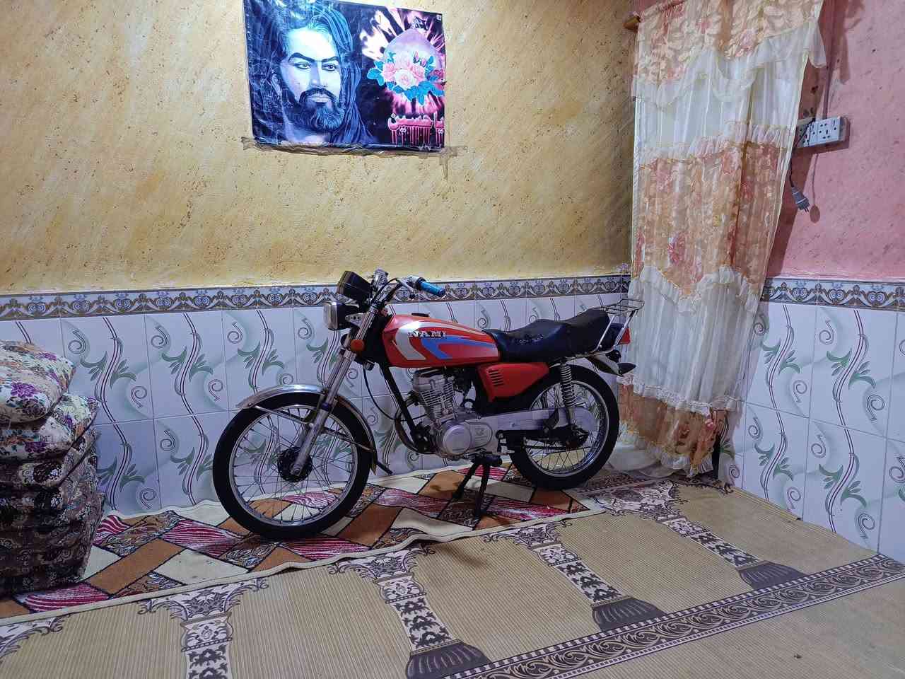 السلام عليكم دراجه للبيع ادوات بصره القبله بوكاني سعر الدراجه سعر 450 
***********
