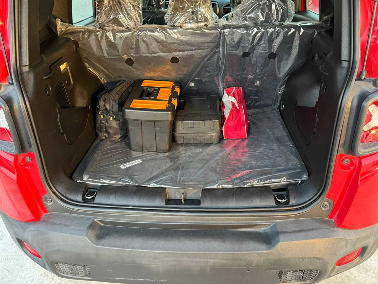 : جيب رينكيد
الفئة : sport
الموديل : ٢٠٢١
اللون : احمر
حادث السيارة : الجاملغ الايسر فقط مبدل وعندي القديم 

محرك ٢٤٠٠ المرغوب بانزين عادي تنفس طبيعي 

الــمــواصــفـــات 
{1} بصمة تشغيل 
{2} شاشة 
{4} انضمة قيادة : اوتو
{5} كامرة خلفية دوارة مع الستيرن 
{6} لد نهاري 
{7} ويل بلادي 
{9} سايد بريك بصمة 
{10} مانع انزلاق 
{11} فول تحكم ستيرن 
{12} جام اوتو يصعد دكمة وحدة وينزل 
{13} منافذ USB

***********
***********
مهند الجبوري
داخل اسود كلش نظيفه ماشيه ٣١ الف عليها ادامه كامله من دهن ولا گلوب بالدشبول مشتغل تخم تاير جديد
