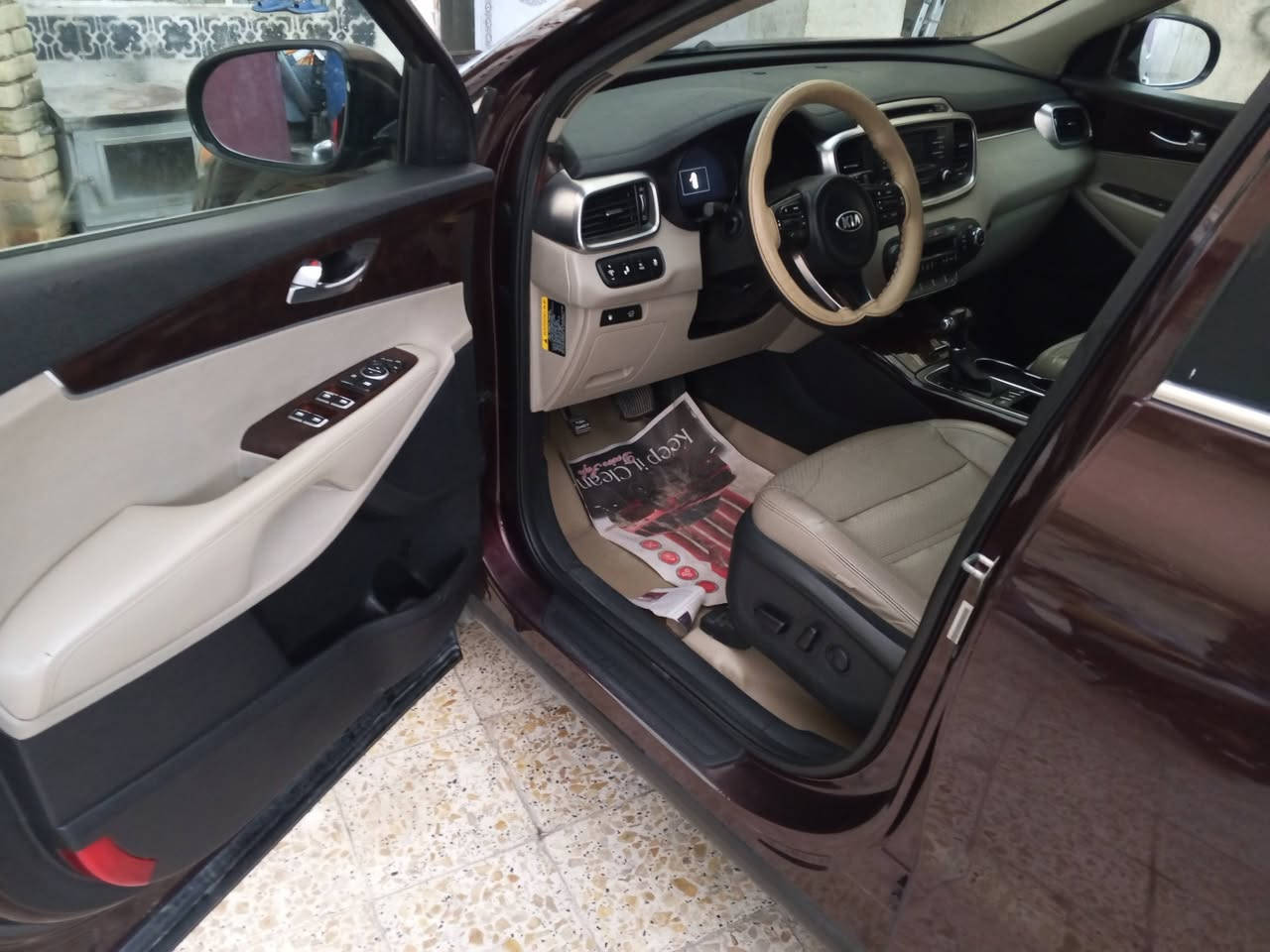 السلام عليكم مرخصت مدير الكروب سياره سورنتو للبيع موديل 2016 حادثه جاملغ ومصبوغه حزام مكينه مفتوحه 
سعر 135 مكانه العماره رقمي ***********
