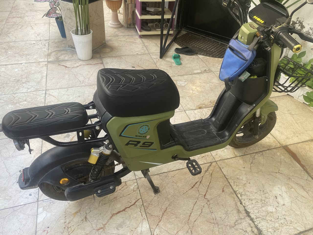 دراجه R9موديل 2026
5 خمس بطاريات
ملفها 1200
بيها اربع نمر
بيها نضام Rرجوع للخلف
بيها منفذ شحن تلفونك
تمشي 109 تمشي حقيقي 70
بيها نضام البلوتوث
نضام التشغيل سويجين وكرتين وبصمه
لايت عالي ناصي 
اشاير يمنه يسره دبل اشاره 
دراجه مابيها نقص كله بلادي
مصارلي شهرين من ماخذها جديده
السعر 475وبي مجال 
العنوان بغداد الطوبجي 
***********

