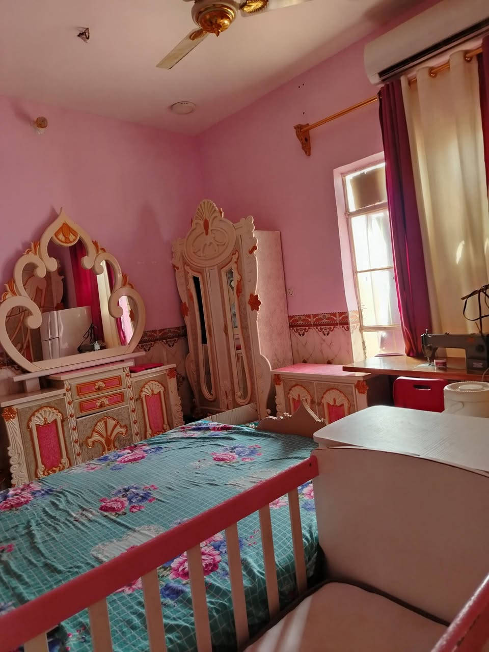 غرفه تسكام تركي عراقي
غرفه نضيفه وحلوه اي شخط مابيه
السعر خاص ***********
