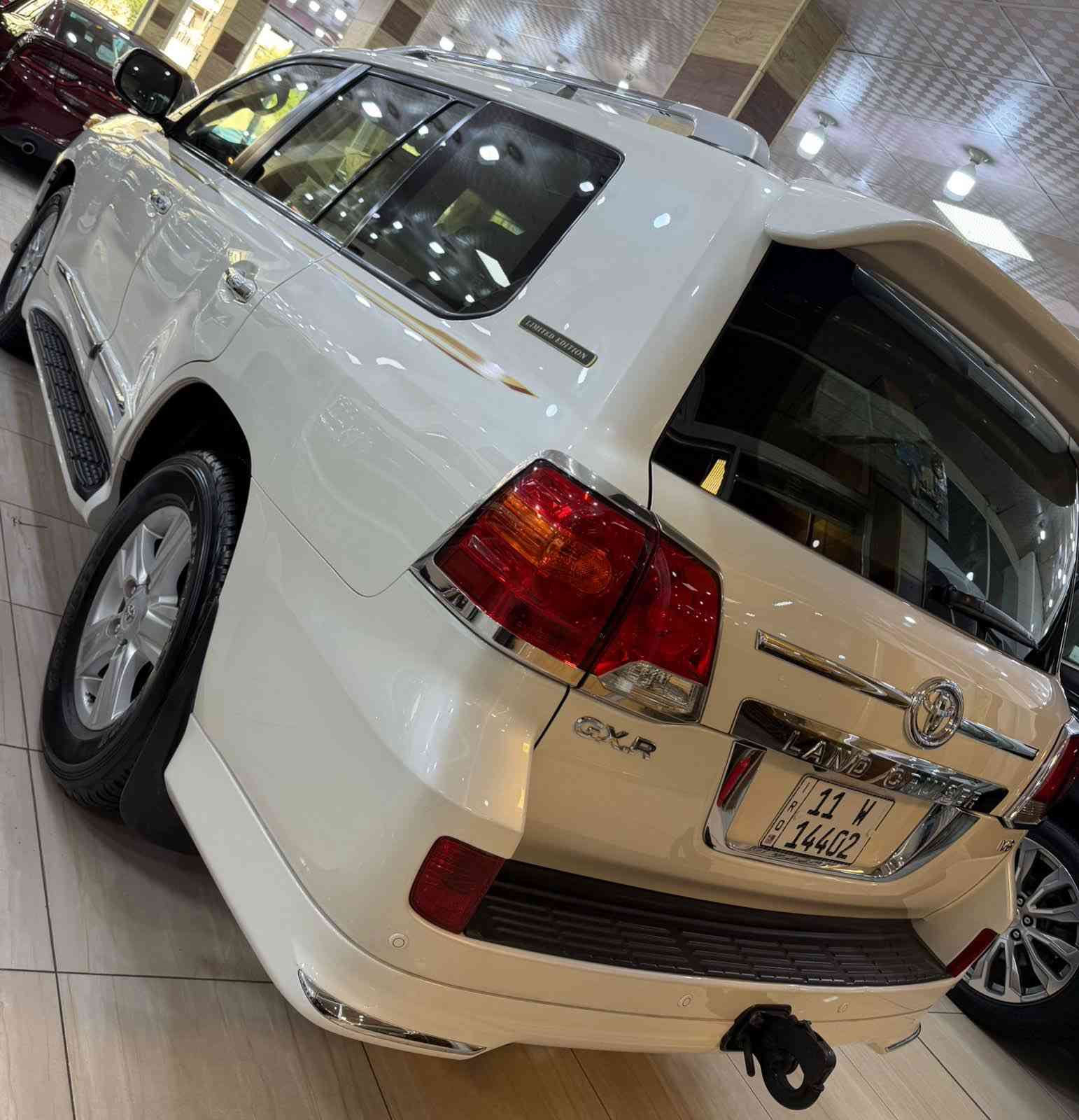 لاندكروز 2015 بريم مكفوله
سياره جديده عل وضع شركه 
سنويه بأسمي تحويل ثاني يوم 
تخم تاير جديد جوها كير محرك كلها مكفوله سياره بصمه جلد كرسي كهرباء 3 حركات فوول
ماشيه 112 سياره كلش حلوه محرك 6 سلندر 
عنوان سياره بغداد 7 ابكار ..
السعر ...415... بيع فقط 
***********
