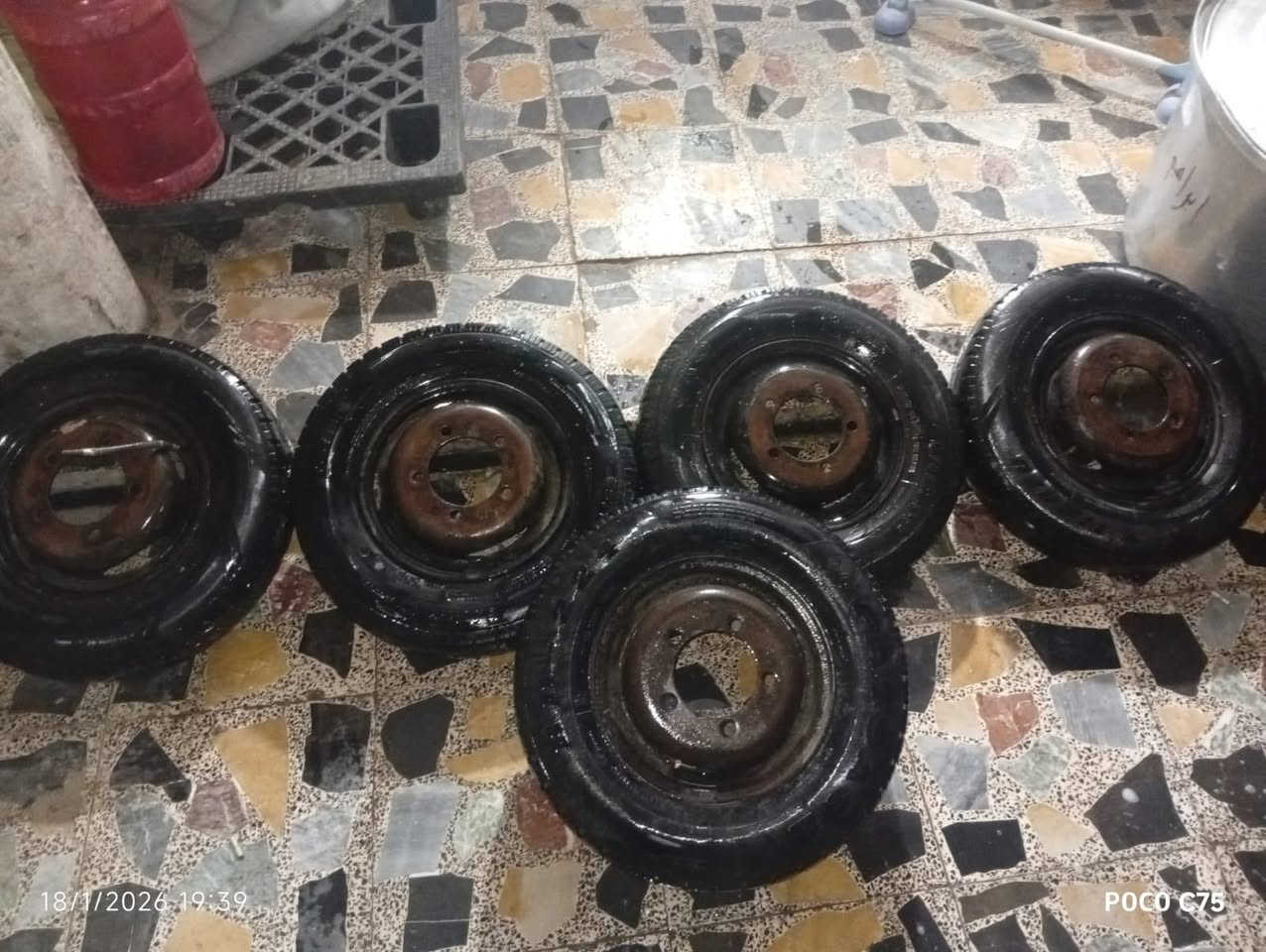 سلام وعليكم. تخم تاير قياس ١٢ نظيفات كلش والسعر ١٥٠ وبيهن مجال مكان الشعب  هاذ رقمي ***********
