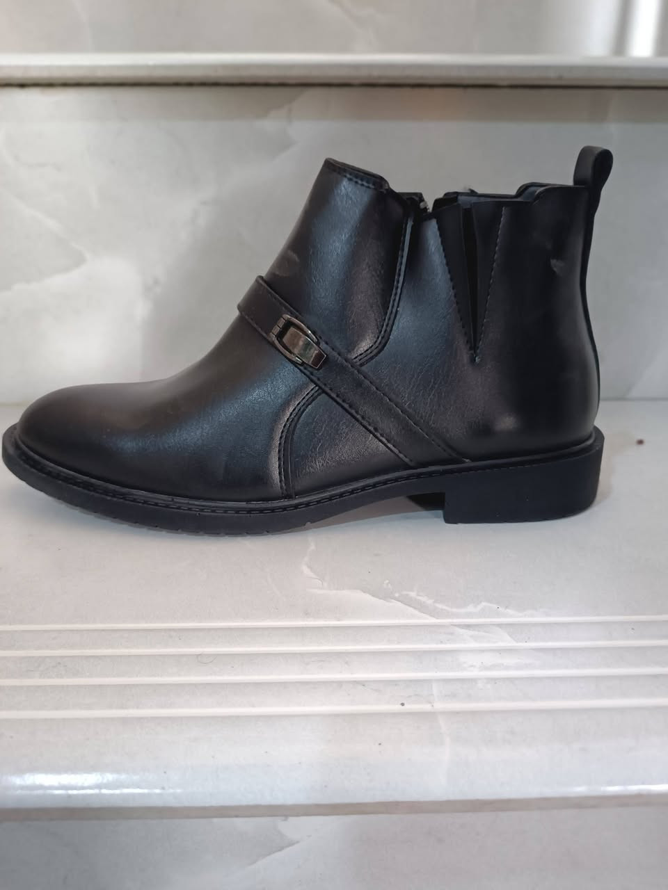 السلام عليكم بوتات قياسات 40و41 سعره القطعه 7الالف المكان  حله شارع 100 موبايل***********
