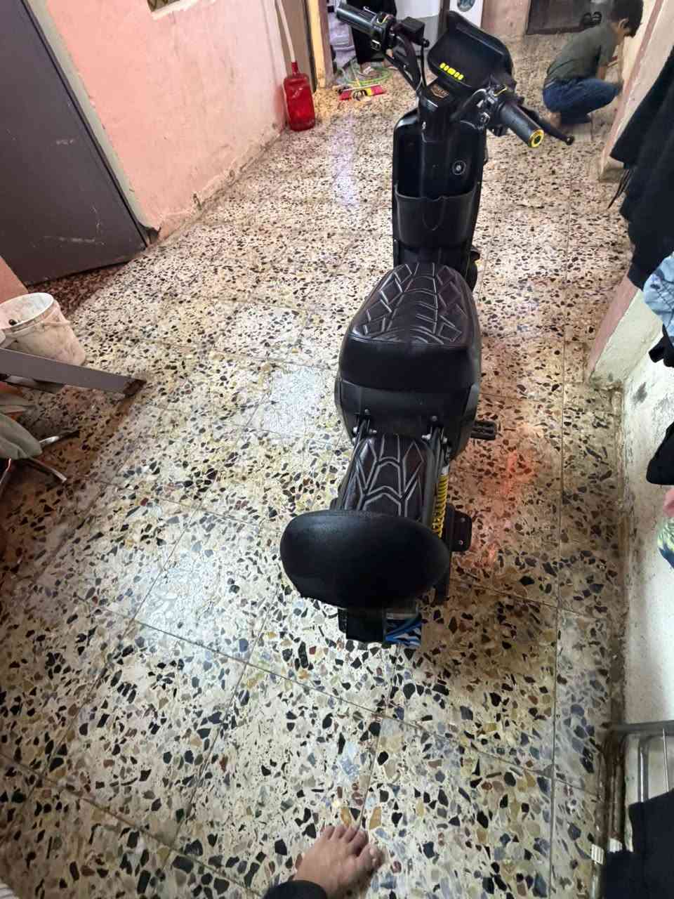 سلام عليكم دراجه شحن R9 الله شاهد صالي اسبوعين من اشتريته بجيس عنوان بغداد طالبيه رقم هاتف ***********
