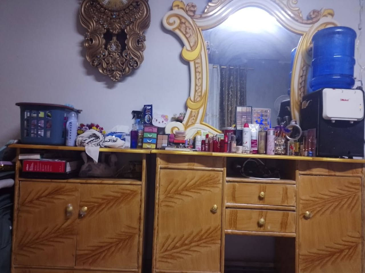 السلام عليكم
غرفة للبيع استخدام سنه واحده فقط بعدها جديدة 
اني اخذتها ب 800 الف رايدها ب 600 الف مكاني بغداد الي يحب يتصل على الرقم 
***********

