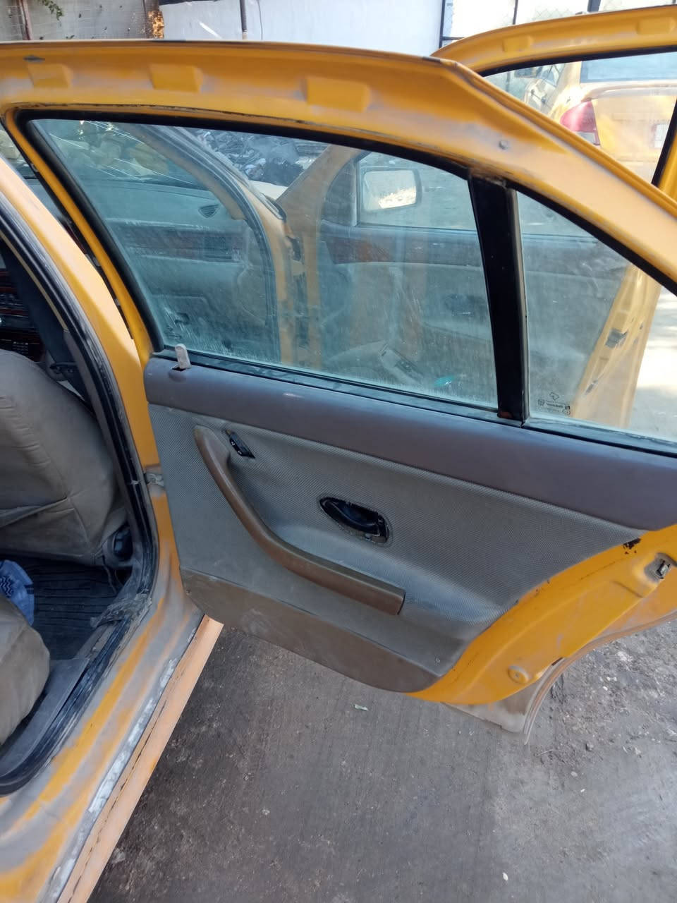 سمند ٢٠١٠ باسمي شرط التحويل صفرة رقم ميسان مشروع وطني مصفرة هيئة وغرامة موجودة بالناصرية اريد مراوس ،،راس براس اي سيارة جاهزة خصوصي حتى لو قديمة أصولية رقم موبايل*********** واتس اب
