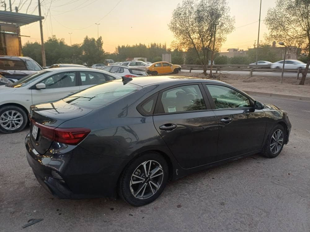 فورتي جي ال  اكس رادر وأنظمة سياقة  آلية وحساسات  وارد امريكي  حادث بجم  موديل ٢٤ ماشية ٢٧ الف كيلو  مبدل لغد بنيد بدون صبغ جاملغ جهة السايق مسمكر نصه ومصبوغ وشبر من باب السايق 
السعر المطلوب  ١٢٠ ورقة
للاتصال *********** /*********** بغداد, العراق
