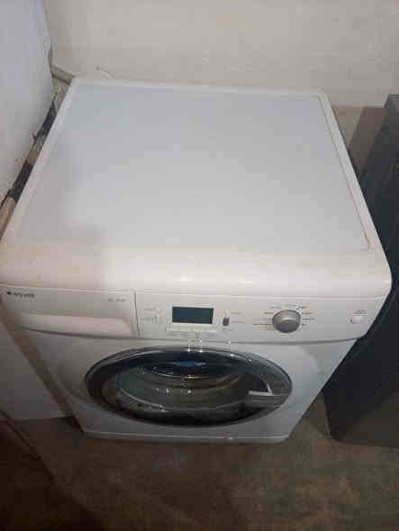 للبيع غسالة ملابس تماتيك 
شرط الشغل والنظافة 
125الف بيها مجال للشراية 
***********واتس
***********واتس
