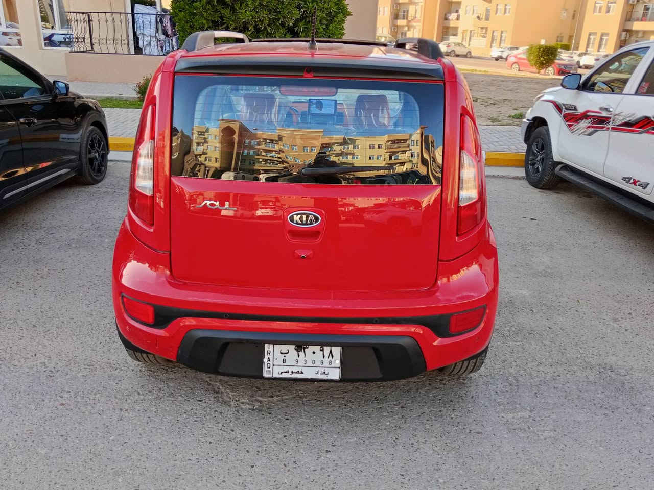 السلام عليكم  للبيع كيا صول 2013 خليجي  محرك 1600 دوش كير محرك كفاله مواصفات حلوه سلايد روف تبريد بيانو لمس داخل احمر بلون السياره بلاد مري جانبيه شفط حساسات خلفي سياره حلوه  وجاهزه بيها صبغ جاملغ الأمامي الأيسر والبنيد فقط صبغ بدون ضرر بسبب الشخوط تخم تاير جديد رقم بغداد  تحويل ثاني يومم
مكانها بغداد الكرخ *********** واني بالخدمه
