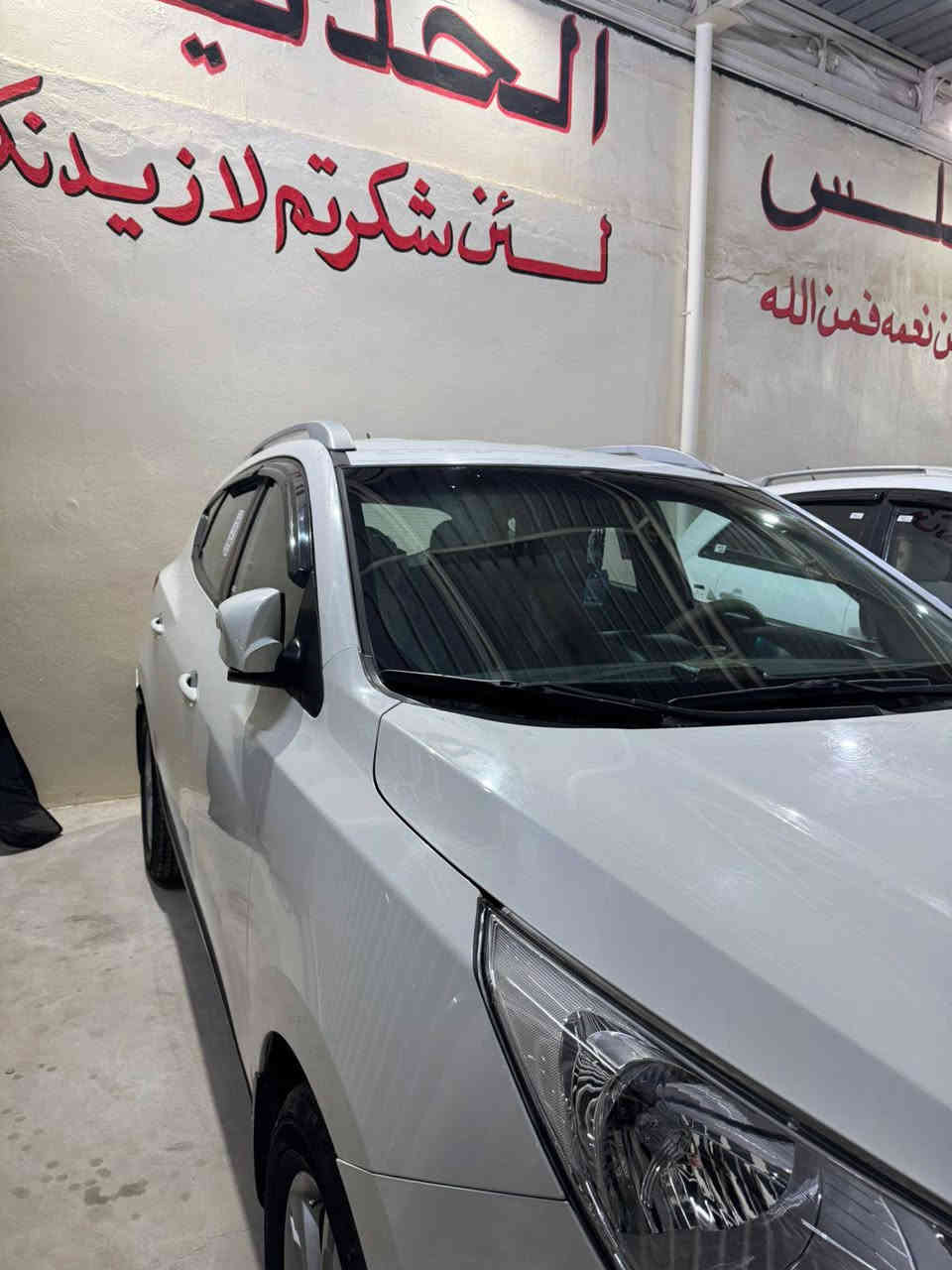 السلام عليكم سياره توسان للبيع موديل 2010 بدون ضرر  بدون صبغ سياره جديده بمعنه الكلمه محرك مامفتوح تواير جدد السياره احلى من الصور السعر 140 وبيها مجال تواصل *********** فقط وتساب مفتوح
