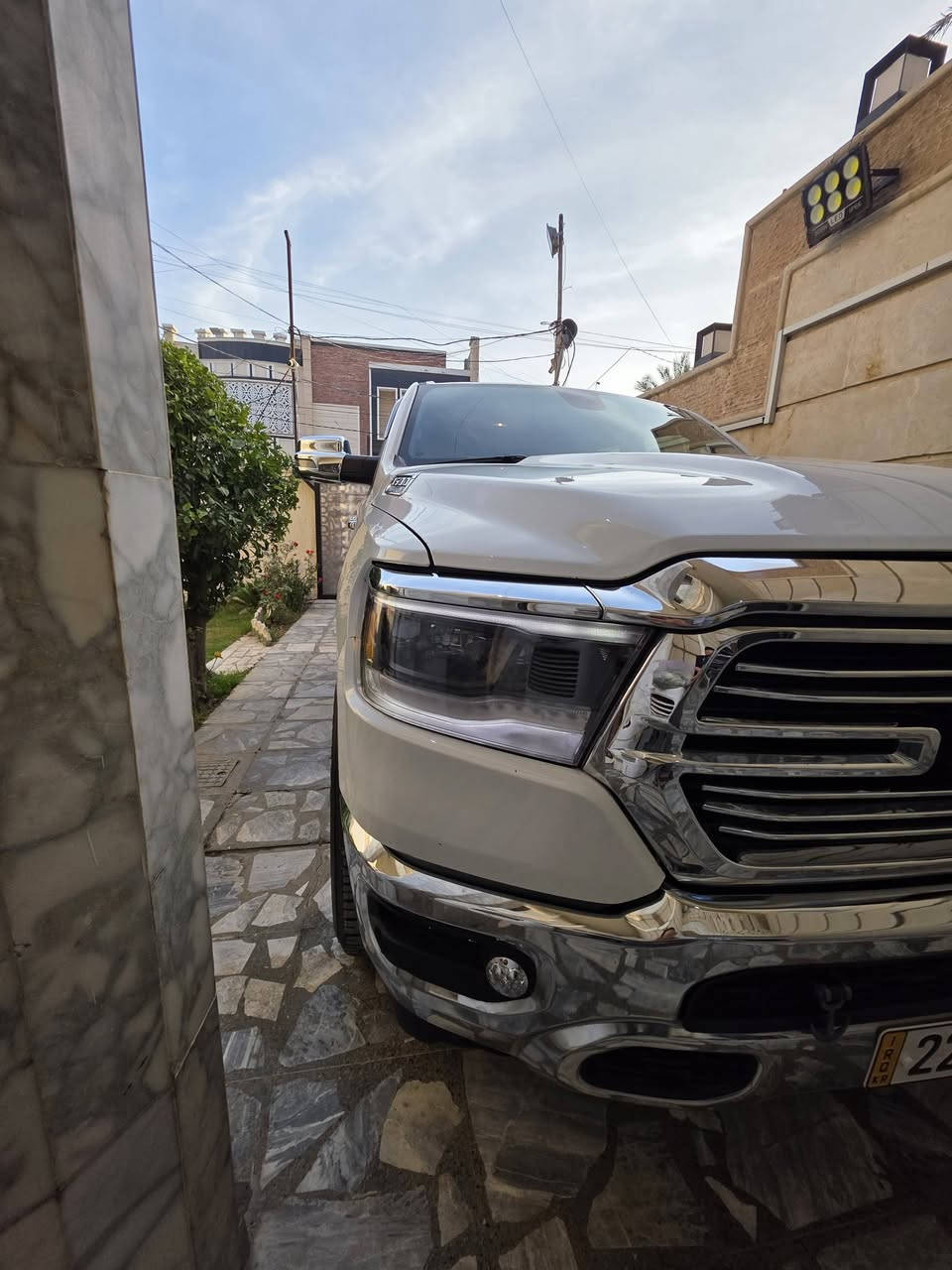 RAM 2023 بك هورن
السياره باب طويل بدي قصير رقم اربيل بسمي  بدون ايرباك  شاشه وسط مري شفط لايت لد  داخل جلد ابيض ماشيه ٤٥ الف مايل سبير منازل مكينه 8 سلندر  57000 اتوتورك نظام اقتصادي السياره جديده بمعنه الكلمه   السعر ٣٠٠ وبيه شي بسيط ***********
