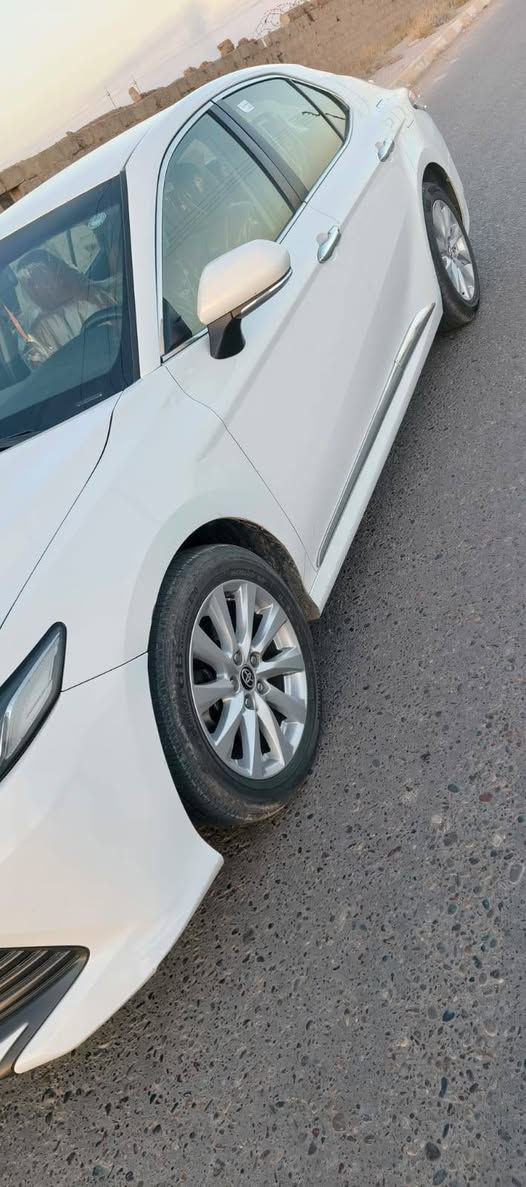 سلام عليكم كامري خليجي موديل 20مواصفات ال اي ومعروف مواصفاتة داخل لونين اسود ومشمشي ماشية 138حقيقي سيارة مال بيت جديدة بشكل رقم اربيل دولي باسمنا شرط التحويل سنوية ماصاقطة بيها صبغ شبر بين الجاملق والباب الامامي جهة السكن وشرط الفحص وبل عافية عل ياخذها مال جناي السعر دفترين وبيها مجال شوية حك الجية مكان السيارة بيجي الحجاج البطعمة للستفسار ***********
