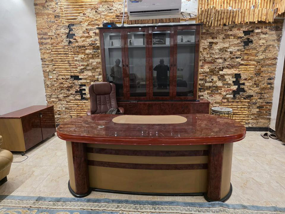 ميز ايطالي ملكي سيت مكتبي متكامل سعر 1 مليون للتواصل على الرقم ***********
