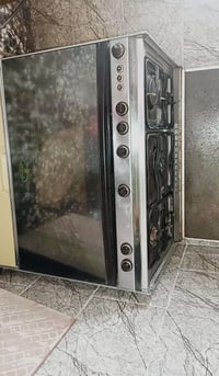 طباخ فرن كريازي نوعيه درجه اولى بحالة ممتازة نضافة 90/100للبيع الاتصال...