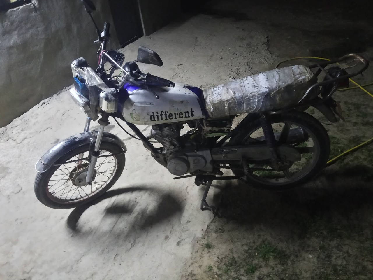 تايكر 2018 نضيف معمر جديد شرط معدل ربع هندر شغل وتمشي للبيع ويرهم مراوس  كهربائيات شغاله كامل ***********
