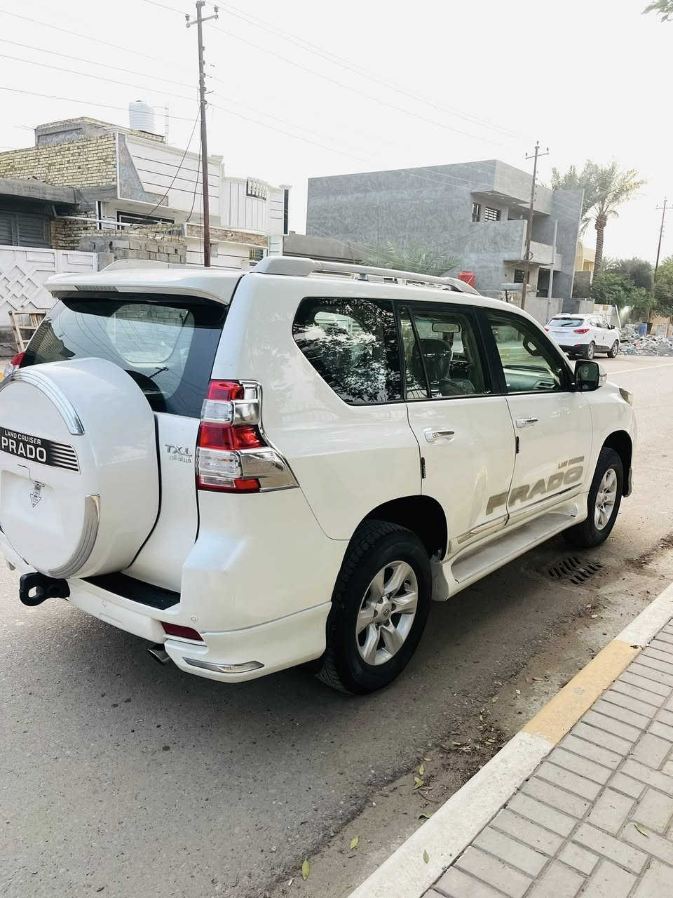 سلام عليكم
تيوتا برادو2012 محدثة2017 كويتية دبل تانكي
رقم بغداد الجديد بسمي 

السياره مكفوله كفاله عامه من الضربة و الصبغ والتبديل 

المواصفات 

 6 سلندر 

⬅️دفع رباعي فور ويل

⬅️ فتحة سقف ( سلايت) 

⬅️ دشبول صاج لكزز 

⬅️ نظام مانع للانزلاق و النظام المساعد على نزول المنحدرات 

⬅️ بصمة تشغيل

⬅️ دخول ذكي

⬅️ مثبت سرعة

⬅️ تحكم دركسون

⬅️ شاشة ملاحة باللمس

⬅️ كاميرا خلفية 

⬅️ بلوتوث

⬅️ مشغل CD

⬅️ منفذ AUX & USB

⬅️ مقاعد جلد بيجي 

⬅️ مرايا شفط

⬅️ اشارات بالمرآة

⬅️ كشافات ضباب

⬅️ فرامل مانع للانزلاق

⬅️ حساس  خلفي

ماشيه123 حقيقي 
 وبيها مواصفات بعد اهواي السيارة خير من الله وبلعافية على الياخذها استخدام شخصي  
السعر255 وبيها مجال بسيط

ملاحضة اني مكلف بلنشر
للاستفسار 
***********
