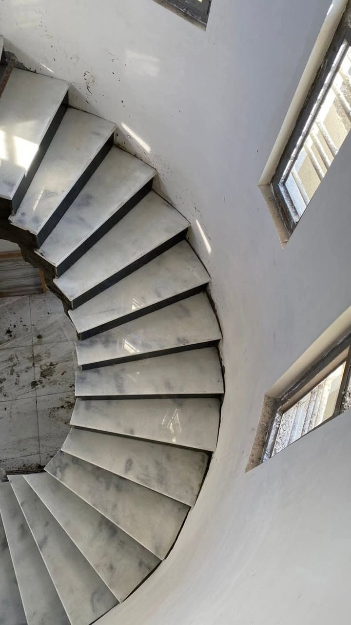 خلفه ابو عباس لبخ ومخمر وسيراميك وجهات بحدث الديكورات وصبغ ومعجون بكادر مختص سعار مناسبه شغل داخل البصره رقم الهاتف ***********
