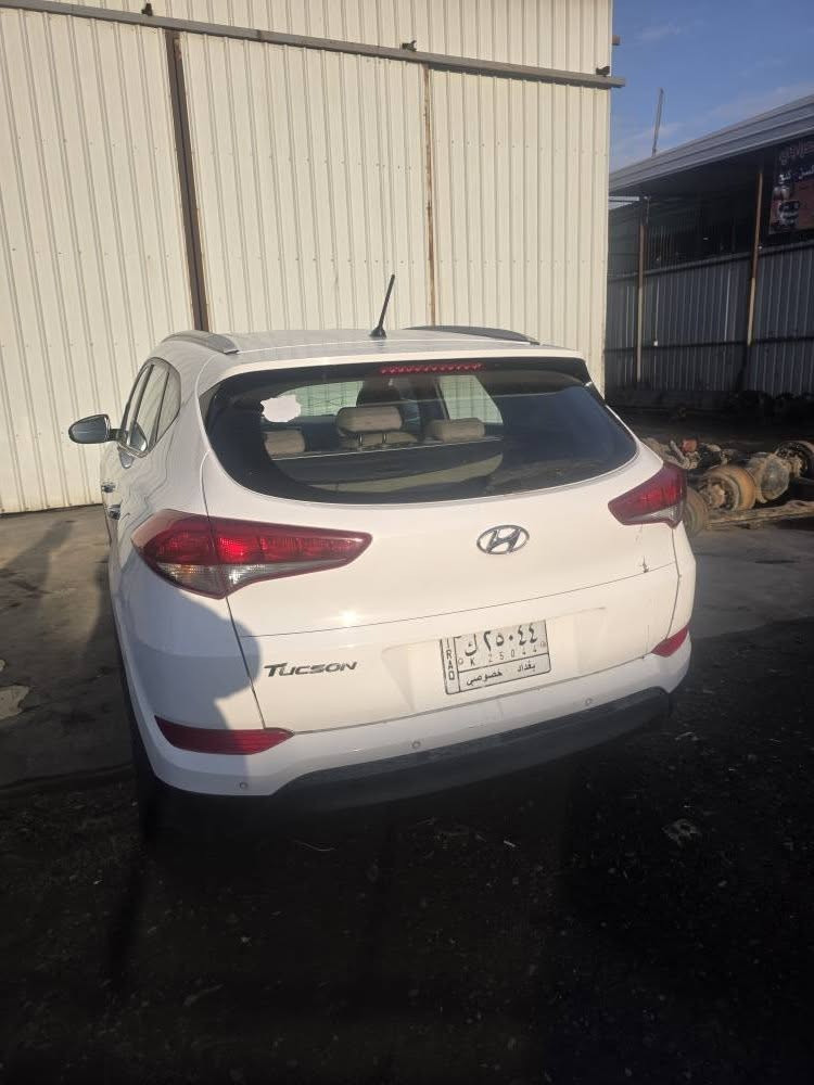 توسان ٢٠١٦ رقم بغداد بسمي سياره وارد خليجي بيها بس باب سايق مصبوغ ولباقي كفاله ولبنيد شويه طايره منه صبغ بسبب الغسل سياره ماشيه ٨٣ كيلو متره سعرها ١٧٥ وبيها مجال مكاني بغداد الزعفرانيه رقمي *********** متواجد واتساب بغداد, العراق
