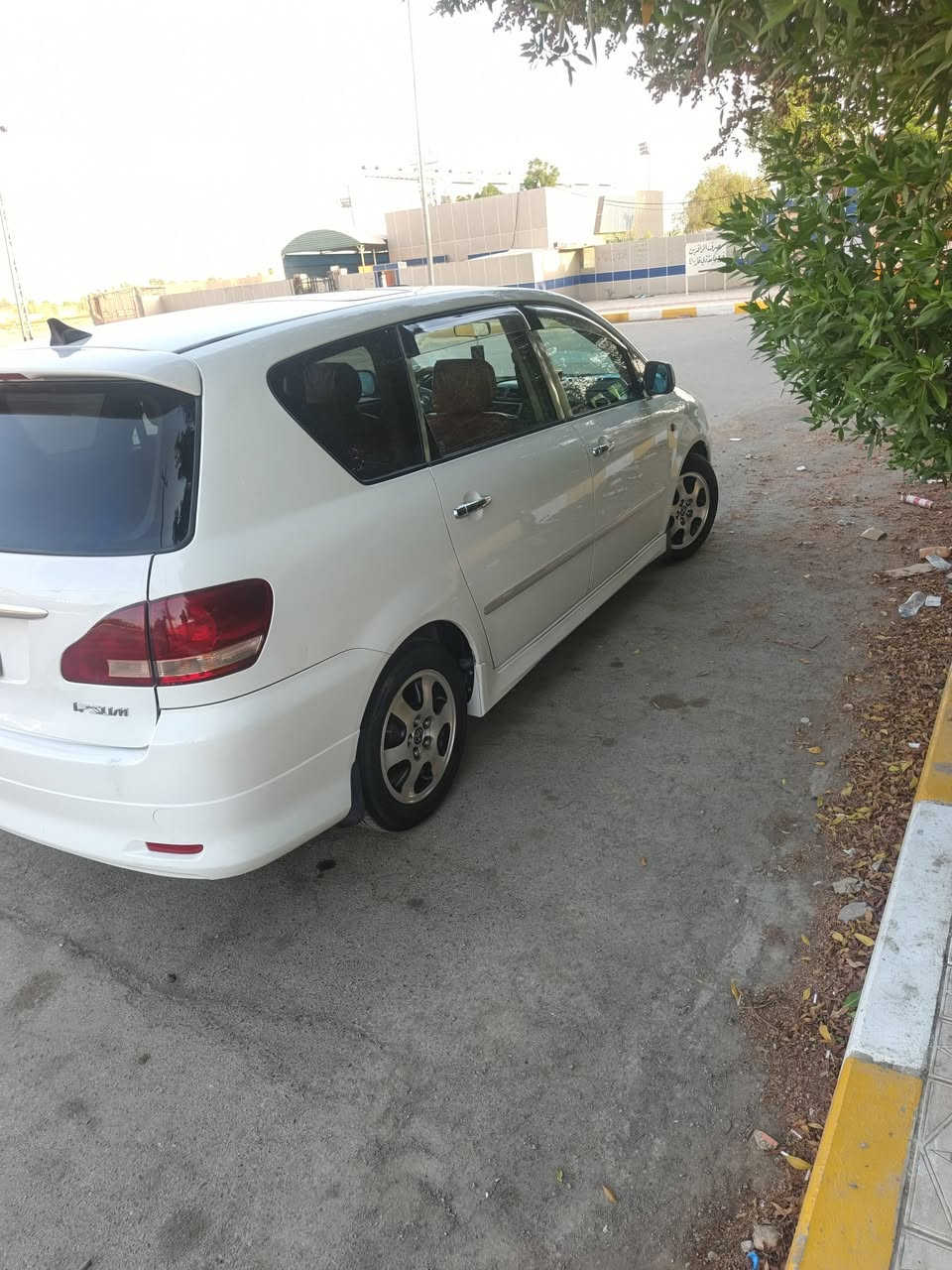 سلام عليكم ابصم 2001 سياره كير مكينه حداده تبريد ثلج دواخل نضيفه كلشي بيها جديد سياره مكفولها سياره 7 راكب 3قطع تبريد شاشه اندرويد  سياره جاهزه سعر 127وبيه مجال قليل  مكان  ناصريه  للاستفسار اتصل على الرقم ***********
