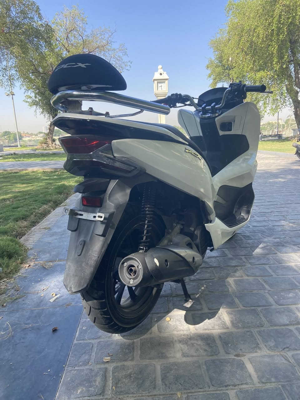 سلام عليكم pcx  جيل ل3للبيع
دراجه. كفاله عامه مكينه وكفر اي نقص 

مابيها كهربايات كلها شغاله.  لسعر 13 وبيها مجال 

لعنوان بغداد حي لبتول ***********
