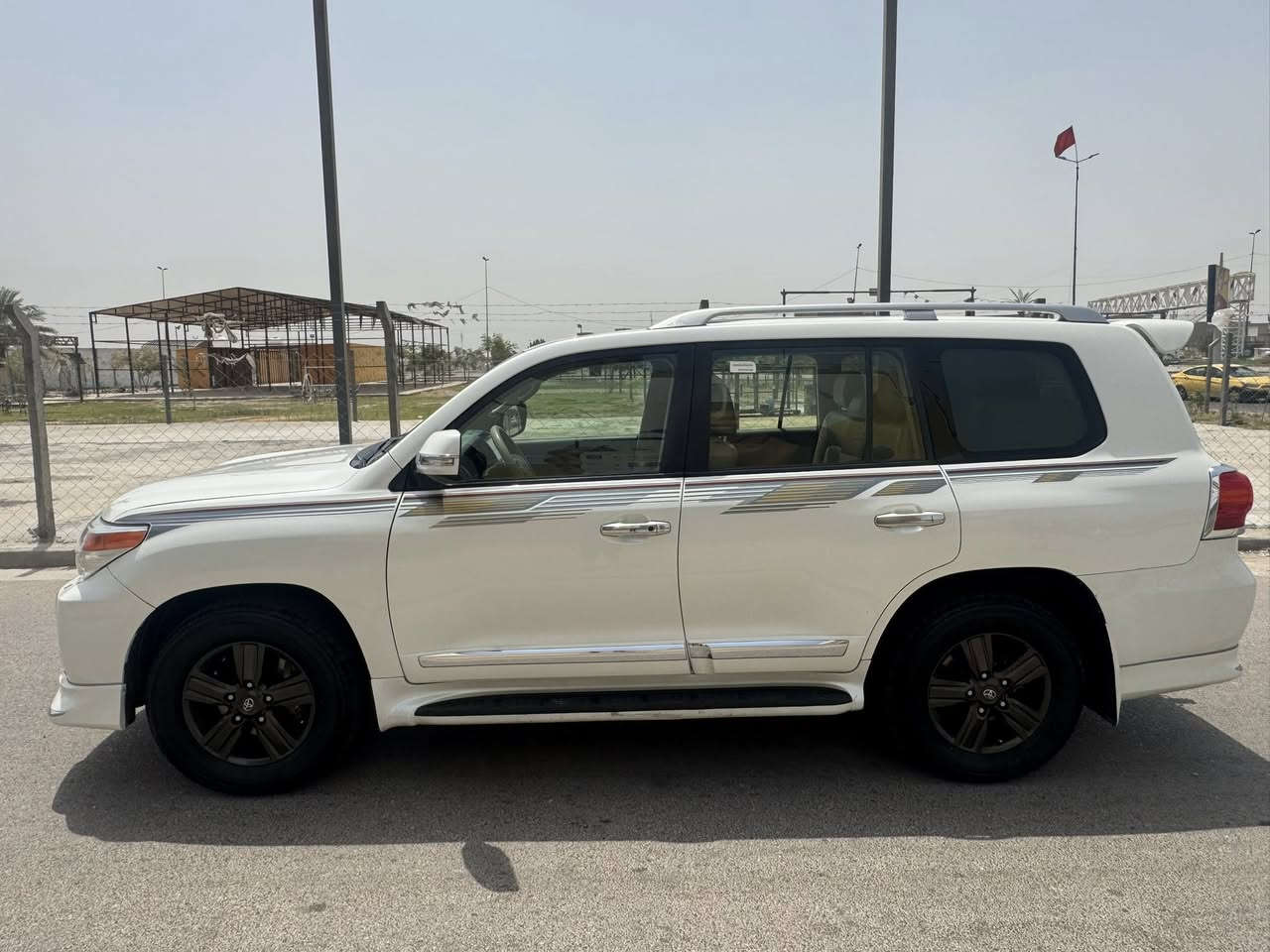 لاندكروز 2014 بريم اصل
فتحه سقف كشنات جلد  وكهرباء ٣ دكم
زراكات
8 ايرباكات
شاشة كامرة 
جلد اصل 
تحكم ستيرن
محرك 6 سلندر بلاد
مري شفط
اشاير مري
مري قلاب
طفاية اصلية 

رقم بغداد باسمي سنوية وهزة وفحص  جديدة 

السيارة اي نقص مابيها  ملاحضة ( السيارة بيها بارد بالبنيد ع كد شبرين ودعاميات مصبوغة وجاملغات امامية مفتوحة شرط الفحص دكة جاكوج مابيها دواخل محرك كير حدادية تايرات كلها كفالة )مكان السيارة بغداد السيدية 
 رقم صاحب سيارة *********** السعر 340 ورقة
