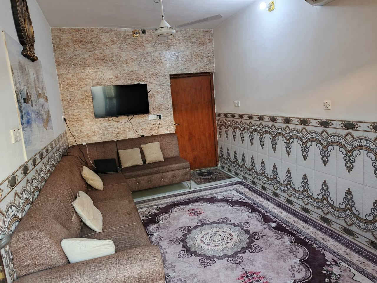 بيت للبيع في منطقة الشعب شارع عدن مقابل جامع الشروفي المساحة 90 متر الواجهة 4ونص و النزال 20
الطابق الأول غرفة و استقبال و حولي و خدمات و الطابق الثاني غرفتين نوم و خدمات و وسطحين مستقلات و بيتونة
للاستفسار رقم الهاتف
*********** واتساب
