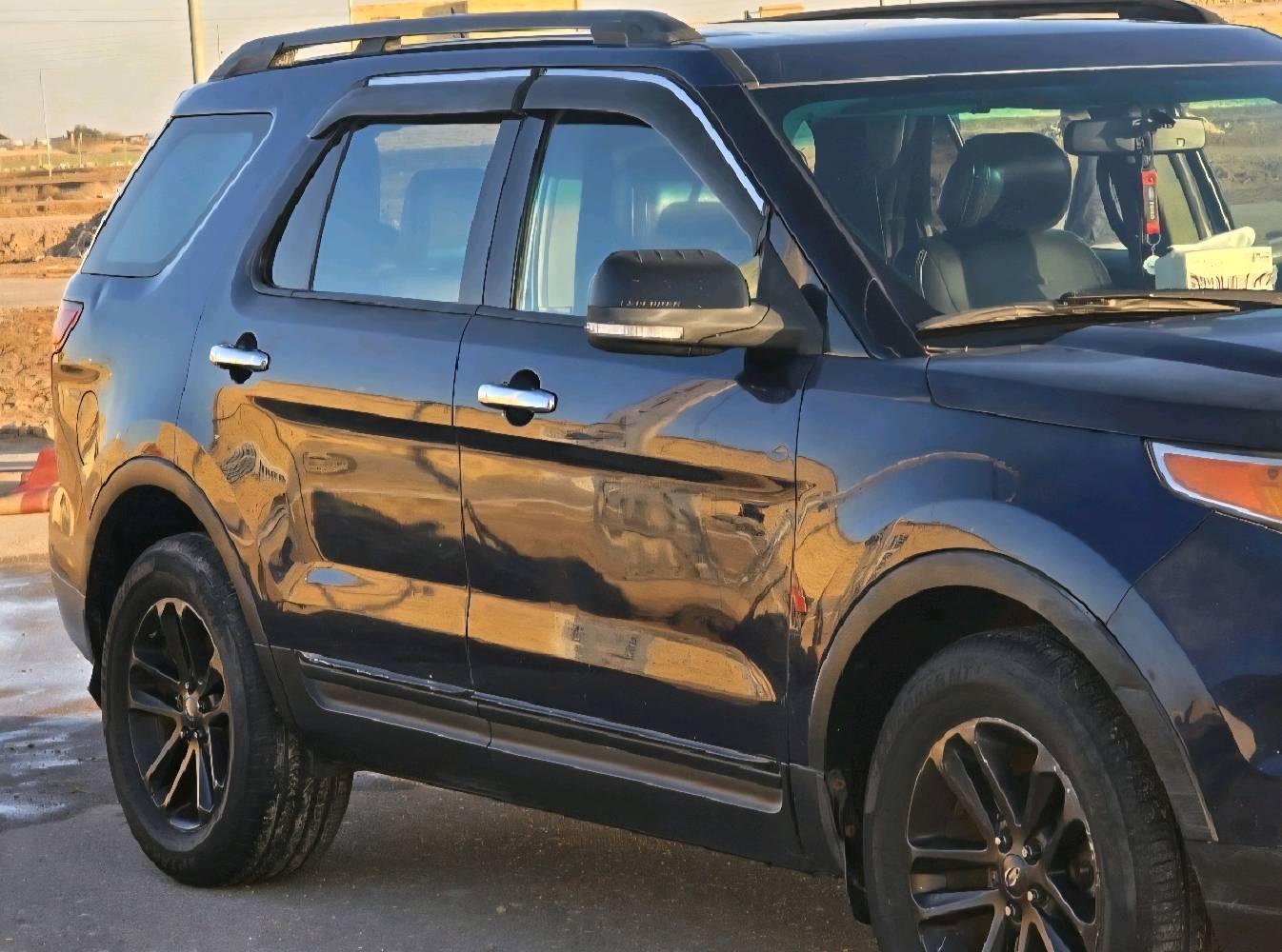 فورد اكسبلور 2012
مواصفات XLT 
بانوراما 
كشنات جلد تدفئة 
تحكمات ستيرن 
شاشة جبيرة 
7 راكب 
مكينة 6 سلندر جديدة

كير مكينة مكفولات السيارة ماشية 140 الف كيلو 

السيارة داخلة للعراق كلين بدون ضربة
داخلة تقرير غرق 
بالعراق صار بيها شخط باب العبري والوراه نصبغن كلير بدون معجون نصبغ وياهن الجاملغ الامامي توحيد لون 
بيها معجون كد شبر بخشم البنيد 

رقمها واسط ب اسمي تريد تحويل تريد وكالة
السعر 125 ورقة وبيها مجال ترهم مراوس حسب القناعة

***********
مكاني ميسان العمارة