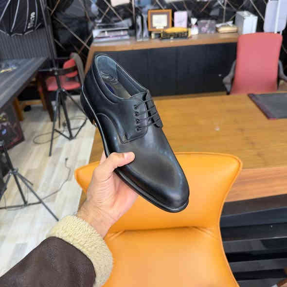 ⁨ ⁨ صنع في العراق 🇮🇶 
 جلد طبيعي من داخل والخارج جلد طبيعي 
⭕ السعر 70,000 الف مع توصيل 
*********** :📞
📍:خانقين مقابل مركز شرطة خانقين
